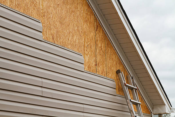 Professional Siding technician working in Grifton, NC